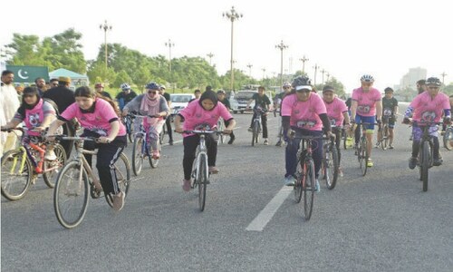 Over 100 cyclists participate in Azadi Championship Over 100 cyclists participate in Azadi Championship