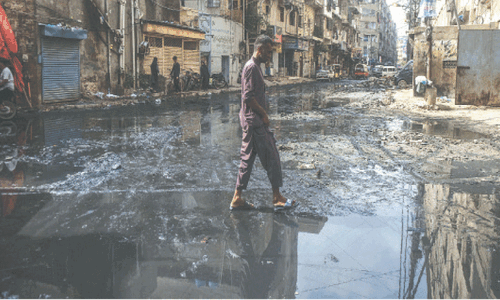 Disease outbreaks feared in Karachi as stagnant water turns toxic