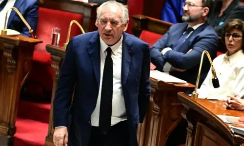 French PM ousted after no-confidence vote