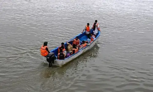 Two boatmen arrested in Multan for overcharging flood victims