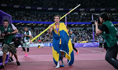 Armand Duplantis reaches new heights; Geordie Beamish makes history for New Zealand