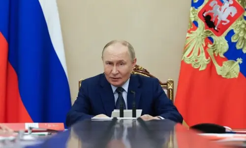 Russia tells US it is ready to extend nuclear arms limits by one year