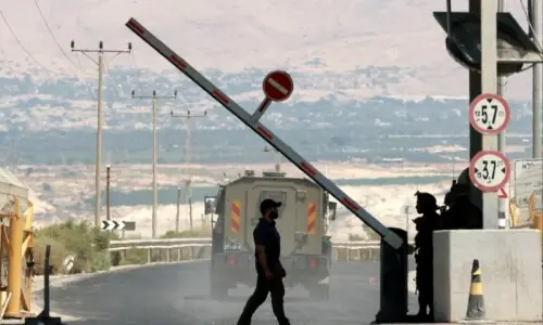 Israel closes only crossing between Jordan, West Bank Israel closes only crossing between Jordan, West Bank