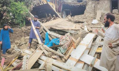 Quake kills over 800, flattens villages in Afghanistan