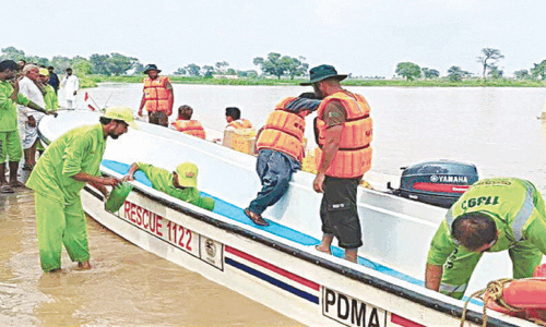 Suthra Punjab workers lending helping hand