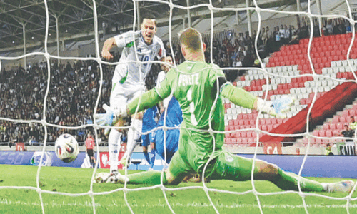 Italy keep World Cup hopes ticking over but Gattuso worried by fragility