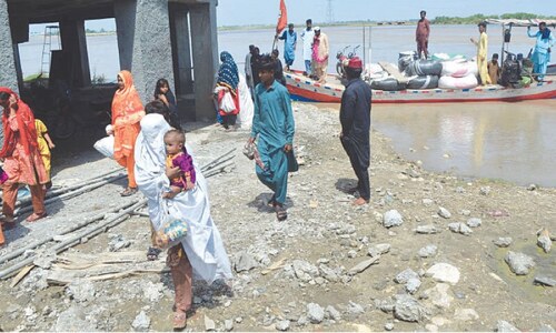Larkana under flood threat, Indus banks’ dwellers must move to safe places immediately: district admin