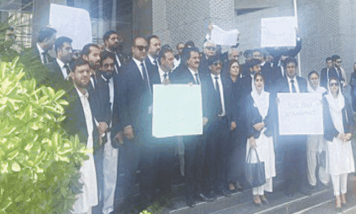 Imaan Mazari, others booked for tussle with Islamabad bar chief