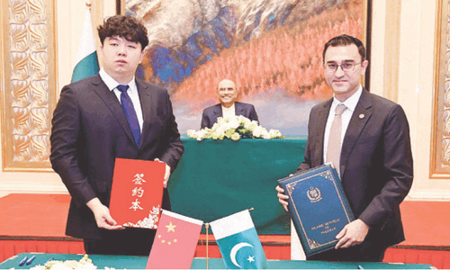 Islamabad, Beijing sign three pacts to boost trade ties Islamabad, Beijing sign three pacts to boost trade ties