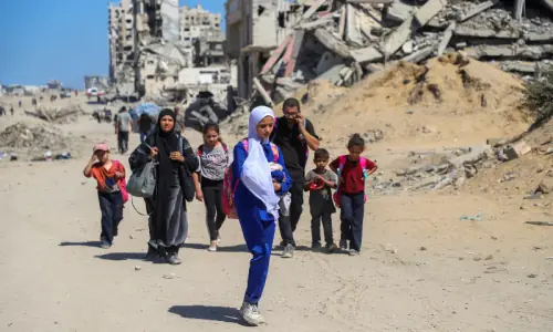 Israel blocks main road to Gaza City, gives residents last chance to leave