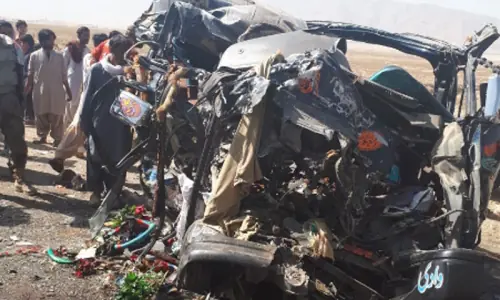 7 killed, 17 injured as two vehicles collide in Uthal