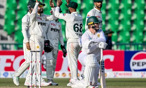 Noman derails South Africa to 216-6 in first Pakistan Test