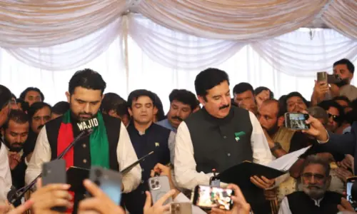 Governor Kundi administers oath to PTI’s Sohail Afridi as KP CM