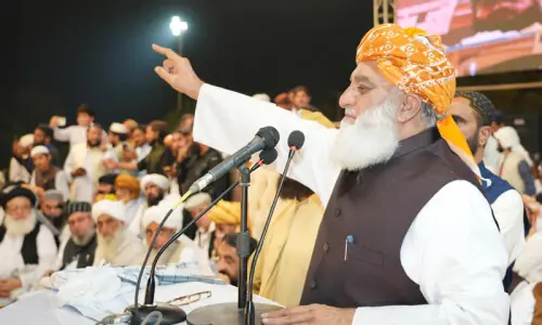 مولانا فضل الرحمٰن نےکارکنوں کو اسلام آباد کیلئے تیار رہنے کی ہدایت کردی