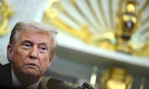 US judge halts shutdown layoffs as Trump threatens 10,000 jobs