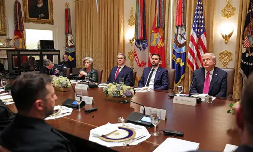 Trump suggests too soon for Tomahawks in talks with Zelensky