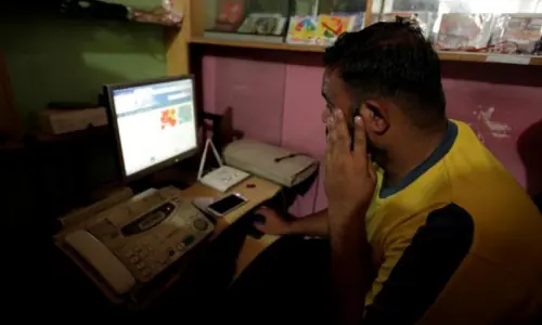 Pakistan&rsquo;s internet freedom sees sharp dip in past 15 years: report