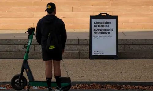 Mystery donor gives $130m to pay US troops during shutdown