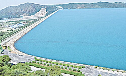 Plan to flush half of Tarbela dam blocked Plan to flush half of Tarbela dam blocked