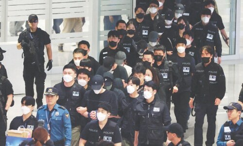 64 S. Koreans return from Cambodia, face investigation