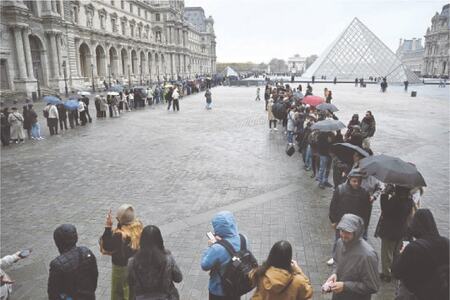 Louvre heist sparks security scramble across French museums
