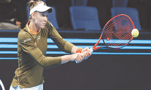 Rybakina reaches Tokyo semis to seal WTA Finals spot