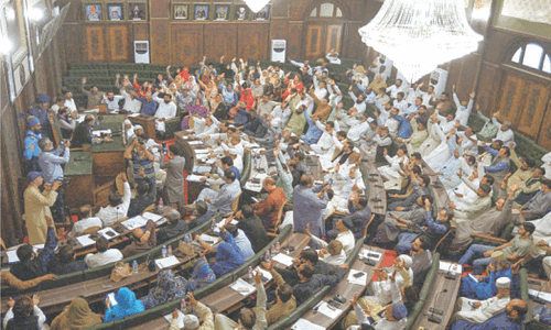 Ruckus as Karachi City Council members reject heavy traffic fines