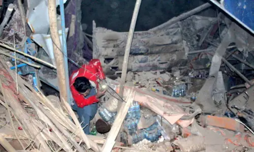Powerful 6.3-magnitude quake in Afghanistan kills 20, injures over 300: ministry Powerful 6.3-magnitude quake in Afghanistan kills 20, injures over 300: ministry