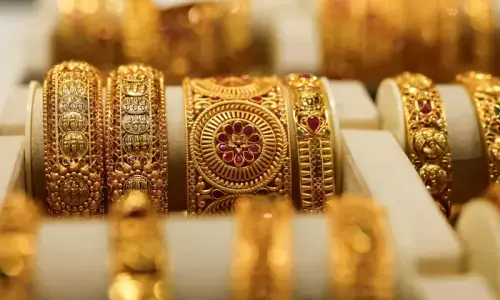سونے کی قیمت میں پھر کئی سو روپے کا اضافہ