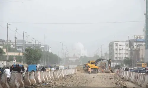 Citizens&rsquo; health at risk in Karachi as &lsquo;hazardous&rsquo; clouds of dust, smog hang in the air