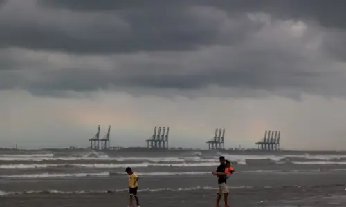 3 final-year medical university students drown at Manora in Karachi