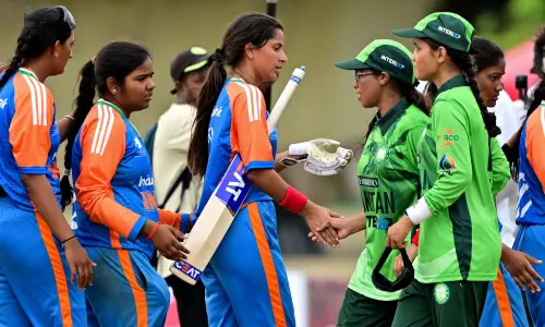 India and Pakistan blind women show spirit of cricket with handshakes India and Pakistan blind women show spirit of cricket with handshakes