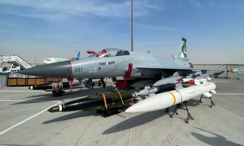 دبئی ایئر شو 2025: دوست ملک کے ساتھ جے ایف 17 تھنڈر کی فروخت کے ایم او یو پر دستخط