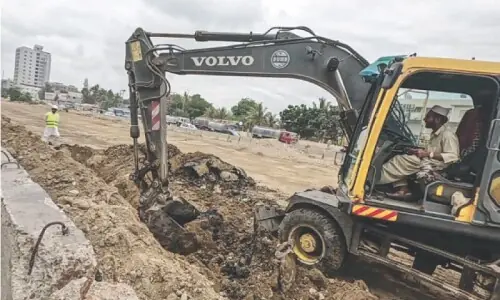 With no clear time frame in sight, work on BRT Red Line resumes in Karachi