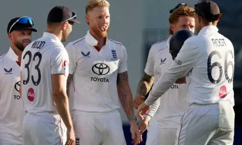 Stokes leads fightback after Starc&rsquo;s seven as 19 wickets fall in Ashes