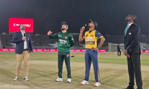 Pakistan asked to bowl after Sri Lanka win toss in tri-series clash