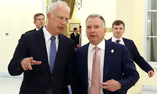 Trump aides&rsquo; meeting with Russian official raises eyebrows