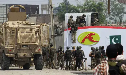 ’ایک آنکھ زمین ایک آسمان پر‘، بنوں پولیس عسکریت پسندوں کے جدید حربوں سے کیسے نمٹ رہی ہے؟ ’ایک آنکھ زمین ایک آسمان پر‘، بنوں پولیس عسکریت پسندوں کے جدید حربوں سے کیسے نمٹ رہی ہے؟