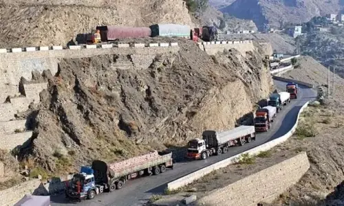 پاک افغان سرحد کی بندش سے تجارت مفلوج، سیمنٹ، ادویات اور زرعی برآمدات سخت متاثر