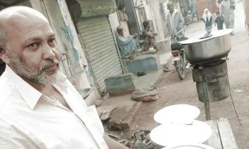 Lyari’s answer to a healthy, nutritious meal that isn’t heavy on the pocket? Beans