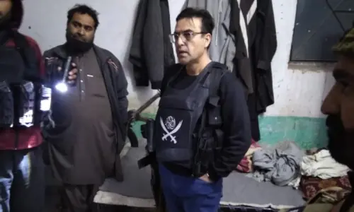 5 cops injured in late-night terrorist attack on police checkpost in Bannu 5 cops injured in late-night terrorist attack on police checkpost in Bannu