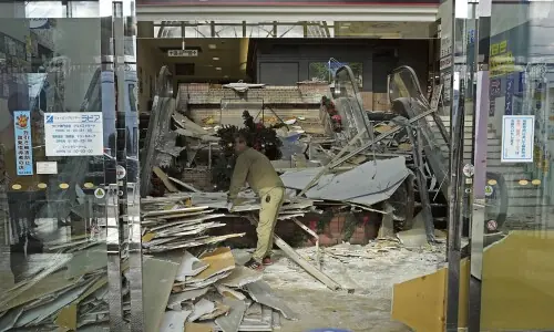 Japan lifts tsunami warning after 6.7-magnitude earthquake