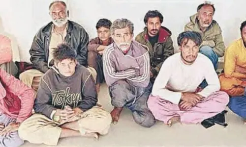 2 boys among 11 Pakistani fishermen held by India 2 boys among 11 Pakistani fishermen held by India