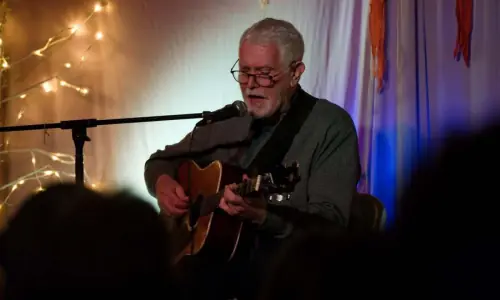 Winner of Eurovision 1994 pledges to return his trophy — as soon as he finds it