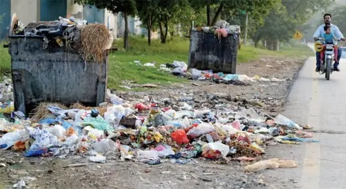 Lack of cleanliness leads to piles of garbage in Islamabad’s rural areas Lack of cleanliness leads to piles of garbage in Islamabad’s rural areas