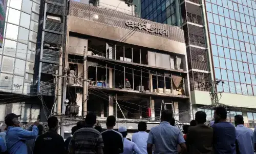 بنگلہ دیش میں بھارت کے سخت ناقد نوجوان رہنما کی ہلاکت کے بعد پرتشدد مظاہرے