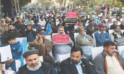 JI seeks protection for Karachi&rsquo;s citizens from heavy vehicles, armed criminals