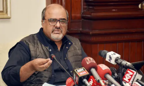 Ex-SAPM Mirza Shahzad Akbar attacked in UK