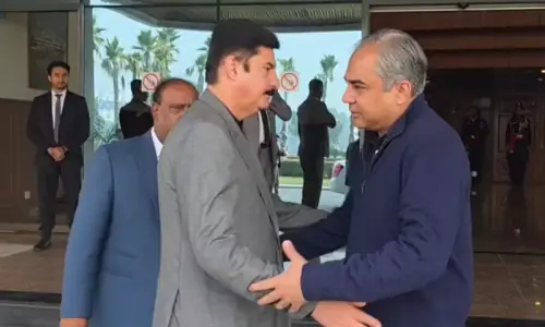 In meeting with interior minister, KP governor says Centre&rsquo;s cooperation vital for eliminating terrorism in province