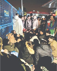 Aleema-led sit-in ends after jail visit denial Aleema-led sit-in ends after jail visit denial